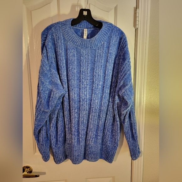 Women's Oversized Sweater - Picture 1 of 3
